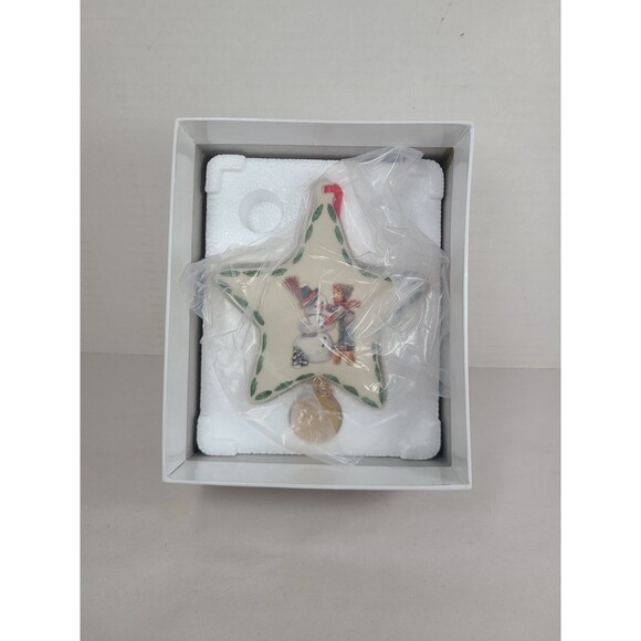 MJ Hummel 2005 First Annual “Making New Friends” Star Shaped Christmas Ornament - Picture 6 of 7